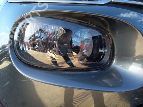 Used Right headlight CITROËN C3 III (SX) 1.2 VTi 68 (68 hp) 32023191