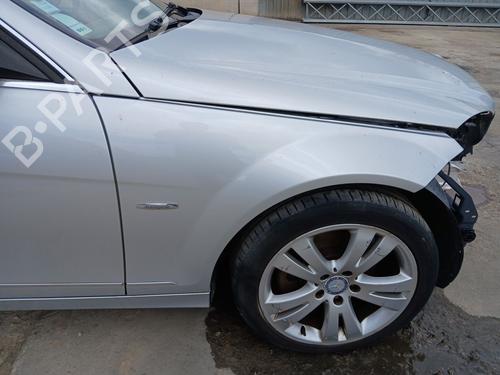Guarda-lamas direito Guarda-lamas direito MERCEDES-BENZ C-CLASS (W204) C 200 CDI (204.007, 204.006) (136 hp) 34612401 34612401