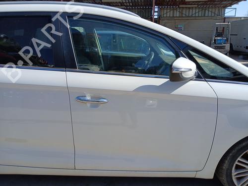 right-front-door-kia-carens-iv-2013-36643117 main image