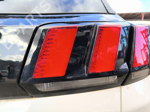 Feu de coffre droit PEUGEOT 3008 II SUV (MC_, MR_, MJ_, M4_) 1.2 THP/ PureTech 130 (MRHNSM, MRHNSU, MRHNSJ, MRHNYW,... (131 hp) 31886106
