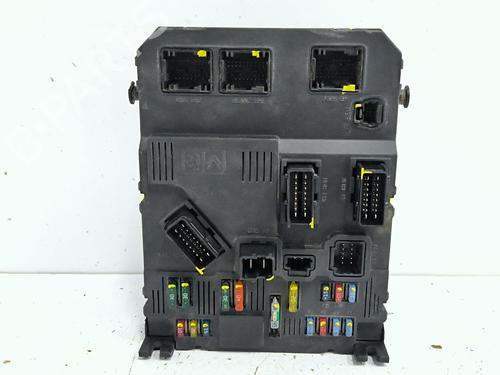 Used Fuse box Fuse box 39147709 39147709