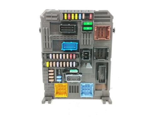 Used Fuse box Fuse box PEUGEOT 5008 II (MC_, MJ_, MR_, M4_) 1.5 BlueHDi 130 (MCYHZJ, MCYHZR, MCYHZX) (131 hp) 10649652 10649652