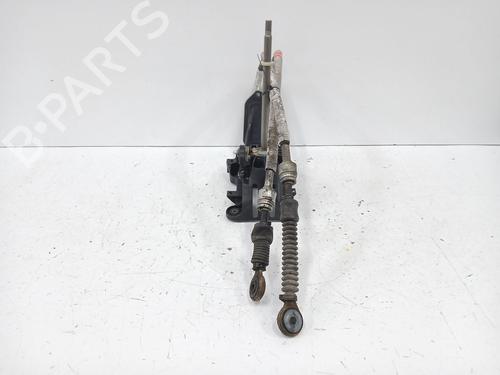 Used Gear lever Gear lever TOYOTA YARIS (_P9_) 1.4 D-4D (NLP90_, NLP90R) (90 hp) 35813282 35813282