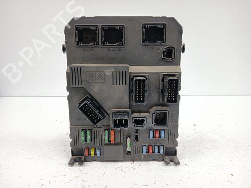 Used Fuse box Fuse box 38044567 38044567