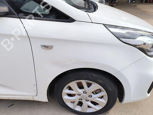 right-front-fenders-kia-carens-iv-2013-35752308 main image