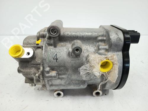 Used AC compressor AC compressor TOYOTA COROLLA Saloon (_E21_) 1.8 VVTi Hybrid (ZWE211, MZEA12) (98 hp) 33208963 33208963