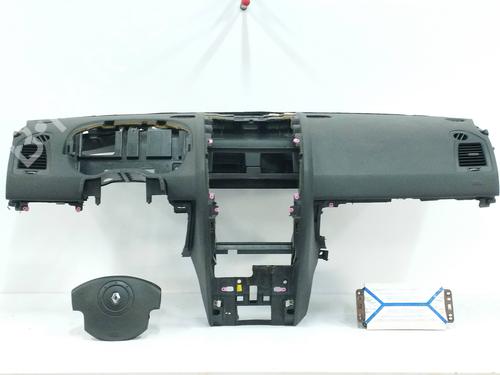 Used Dashboard RENAULT MEGANE II Coupé-Cabriolet (EM0/1_) 1.6 16V (112 hp) 10629511