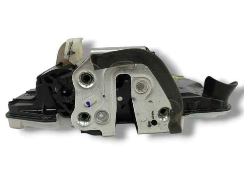 front-left-lock-toyota-corolla-estate-_e21_-2019-23577052 main image