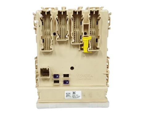 Used Fuse box TOYOTA AURIS Estate (_E18_) 1.8 Hybrid (ZWE186_, ZWE186R, ZWE186H) (136 hp) 17021140