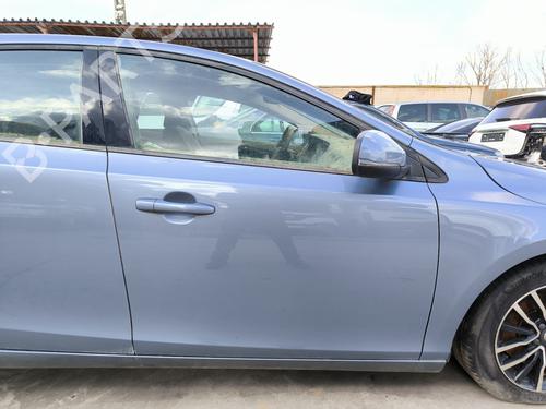 right-front-door-volvo-v40-hatchback-525-2012-2013-2014-2015-2016-2017-2018-2019-33040307 main image