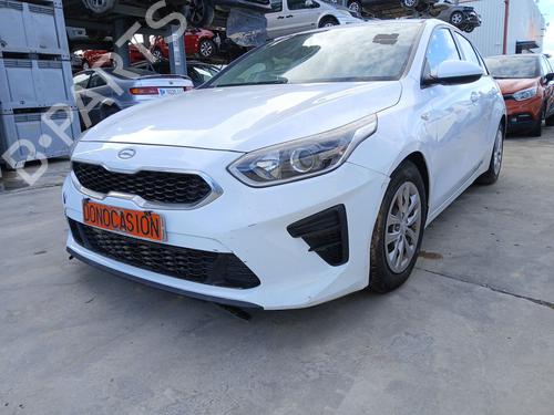Guarda-lamas esquerdo KIA CEED (CD) 1.4 | BP31833637C41 