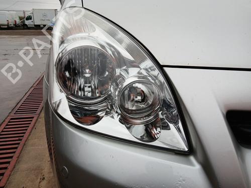 Used Right headlight TOYOTA COROLLA Verso (ZER_, ZZE12_, R1_) 2.2 D-4D (AUR10_, AUR10R) (136 hp) 32701025