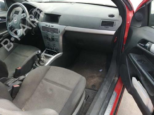 Fuse box OPEL ASTRA H GTC (A04) 1.9 CDTI (L08) | BP7670507E1 