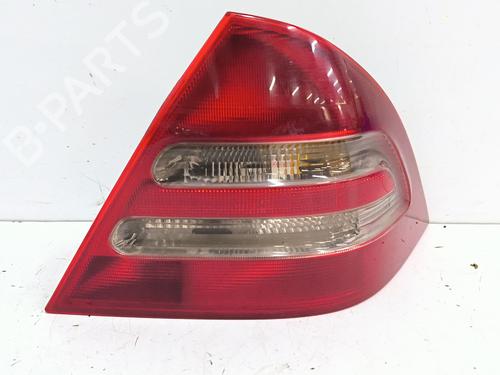 Used Right taillight Right taillight MERCEDES-BENZ C-CLASS (W203) C 200 CDI (203.004) (116 hp) 33936881 33936881