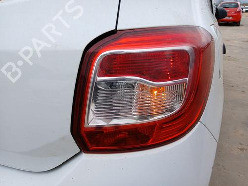 Farolim direito Farolim direito DACIA SANDERO II 1.5 dCi 75 / Blue dCi 75 (B8JW, B8M4, B8AH, B8M7, B8M6) (75 hp) 36387824 36387824