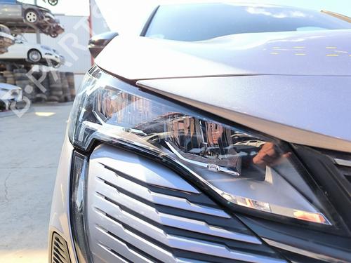 Used Right headlight Right headlight PEUGEOT 3008 II SUV (MC_, MR_, MJ_, M4_) 1.5 BlueHDi 130 (131 hp) 33402516 33402516