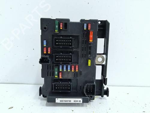 Used Fuse box Fuse box 38779422 38779422
