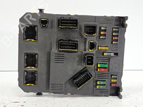 Used Fuse box Fuse box 39408843 39408843