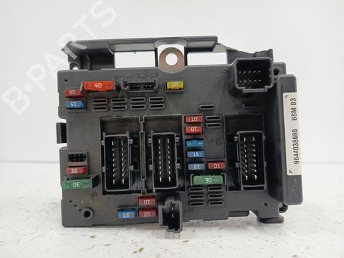 Used Fuse box Fuse box 38287719 38287719