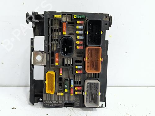 Used Fuse box Fuse box PEUGEOT 308 I (4A_, 4C_) 1.6 16V (120 hp) 35723984 35723984