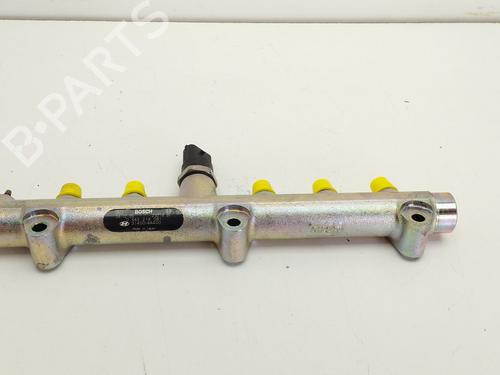 Used Injection rail Injection rail KIA SORENTO I (JC) 2.5 CRDi 4WD (140 hp) 33117636 33117636