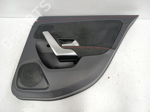 Høyre bakpanel Høyre bakpanel MERCEDES-BENZ CLA (C118) CLA 250 e (118.386) (218 hp) 34276188 34276188