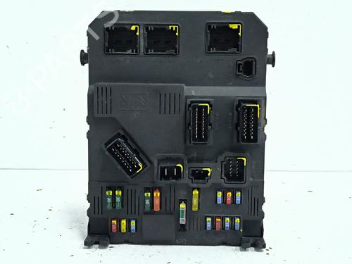 Used Fuse box Fuse box 39648524 39648524