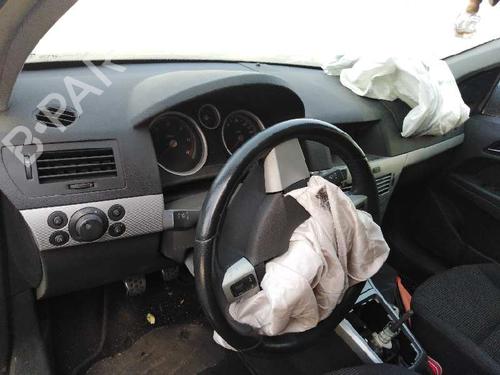 Right taillight OPEL ASTRA H Estate (A04) 1.9 CDTI 16V (L35) | BP9493986C35 