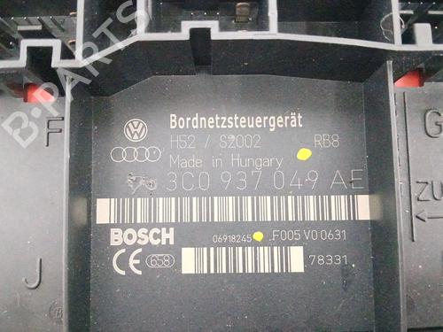 Fuse box VW GOLF V (1K1) 1.6 FSI | BP29418330E1 
