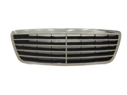 Grill / Grid MERCEDES-BENZ E-CLASS (W210) E 240 (210.061) (170 hp) 10737181