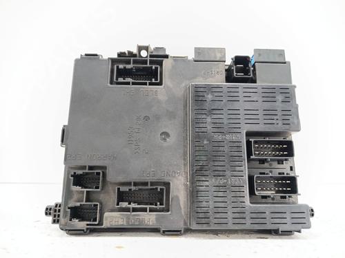 Used Fuse box Fuse box 38287722 38287722