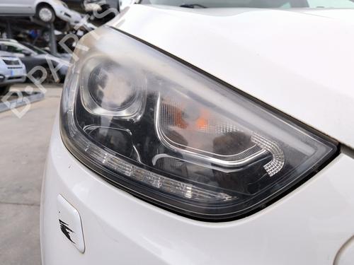 Used Right headlight HYUNDAI ix35 (LM, EL, ELH) 1.7 CRDi (116 hp) 31919803
