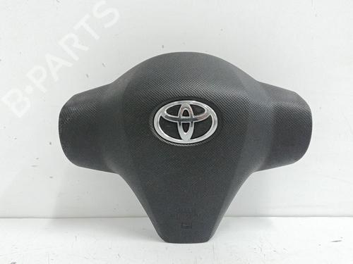 Used Driver airbag TOYOTA YARIS (_P9_) 1.4 D-4D (NLP90_, NLP90R) (90 hp) 31169173