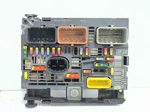 Used Fuse box Fuse box PEUGEOT 308 I (4A_, 4C_) 1.6 HDi (109 hp) 33937207 33937207