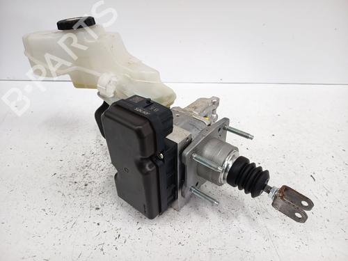 Brake master cylinder TOYOTA COROLLA Saloon (_E21_) 1.8 VVTi Hybrid (ZWE211, MZEA12) | BP33208965M77 - Image 2