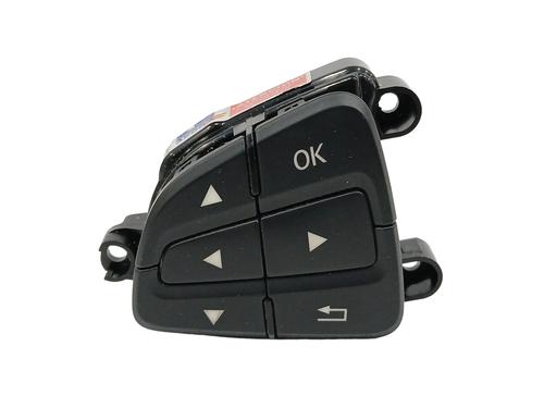 Used Steering wheel controls MERCEDES-BENZ A-CLASS (W176) A 200 CDI / d (176.008) (136 hp) 17451738