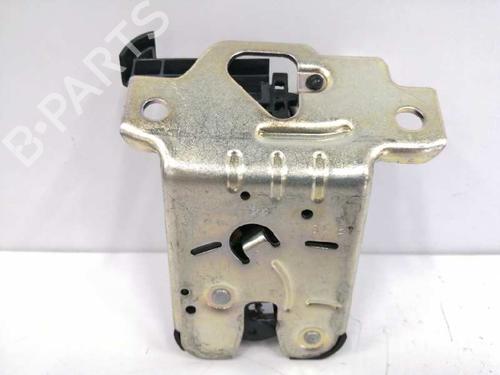 Used Tailgate lock VW TOURAN (5T1) 1.6 TDI (110 hp) 8486893