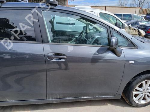 right-front-door-toyota-verso-_r2_-2009-2010-2011-2012-2013-2014-2015-2016-2017-2018-33939174 main image