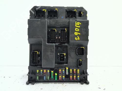 Used Fuse box Fuse box 39592419 39592419