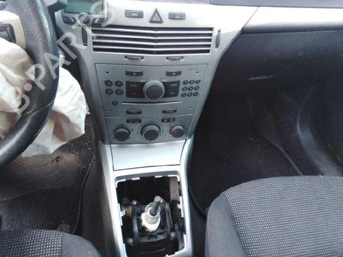 Right taillight OPEL ASTRA H Estate (A04) 1.9 CDTI 16V (L35) | BP9493986C35 