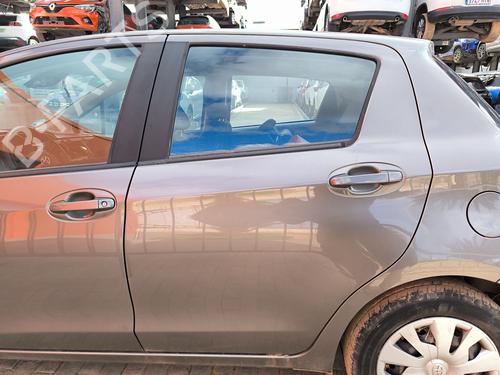 Used Left rear door TOYOTA YARIS (_P13_) 1.5 Hybrid (NHP130_, NHP130) (101 hp) 32137292