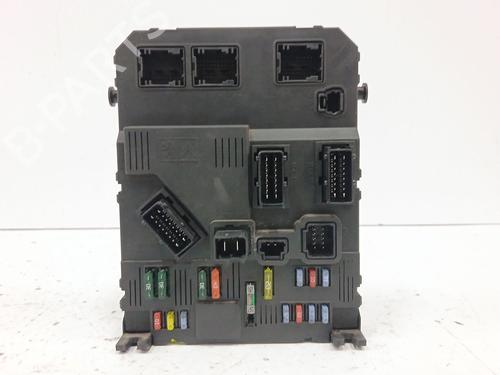 Used Fuse box Fuse box 38198523 38198523