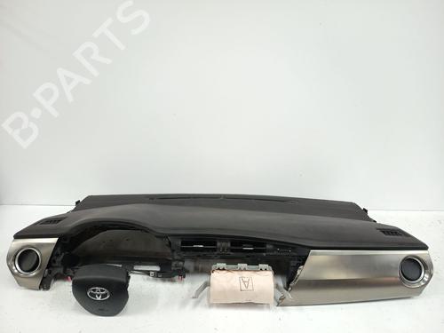 Instrumentbord Instrumentbord TOYOTA AURIS (_E18_) 1.4 D-4D (NDE180_, NDE180R) (90 hp) 36023267 36023267