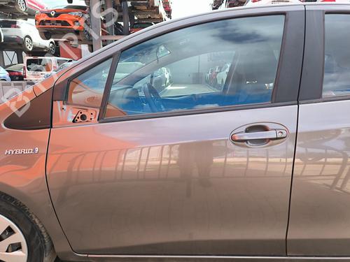 Used Left front door TOYOTA YARIS (_P13_) 1.5 Hybrid (NHP130_, NHP130) (101 hp) 32137290