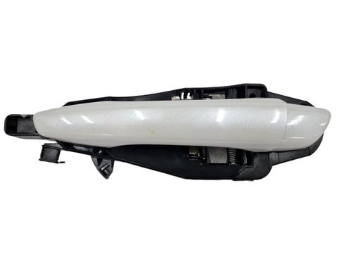 Used Rear left exterior door handle PEUGEOT 5008 II (MC_, MJ_, MR_, M4_) 1.5 BlueHDi 130 (MCYHZJ, MCYHZR, MCYHZX) (131 hp) 10651822