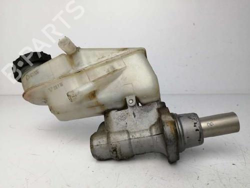 Used Brake master cylinder TOYOTA YARIS (_P9_) 1.4 D-4D (NLP90_, NLP90R) (90 hp) 8334383