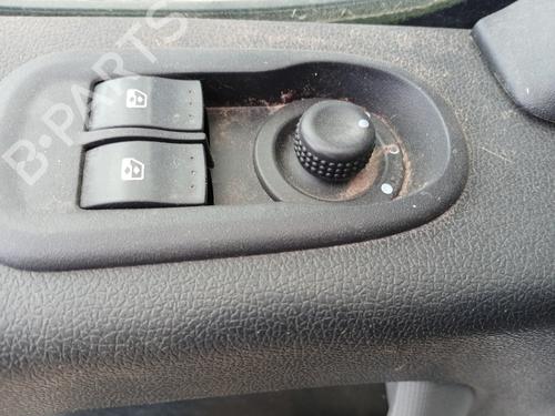 Right front seat RENAULT MASTER III Bus (JV) 2.3 dCi 145 FWD (JV0F, JV0S, JV0T) | BP31176614C16 