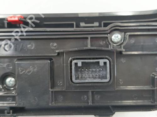 Climate control TOYOTA COROLLA Saloon (_E21_) 1.8 VVTi Hybrid (ZWE211, MZEA12) | BP33434785I5 - Image 4