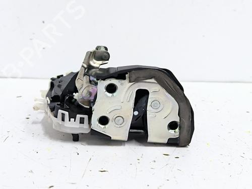 Serratura posteriore sinistra Serratura posteriore sinistra TOYOTA YARIS (_P13_) 1.5 Hybrid (NHP130_, NHP130) (101 hp) 37520705 37520705