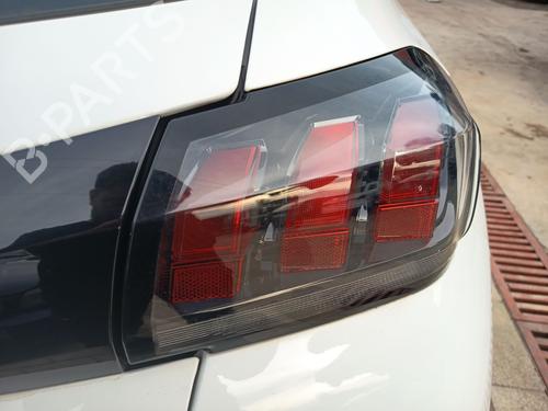 Højre baglygte PEUGEOT 208 II (UB_, UP_, UW_, UJ_) 1.5 BlueHDI 100 (102 hp) 31696306